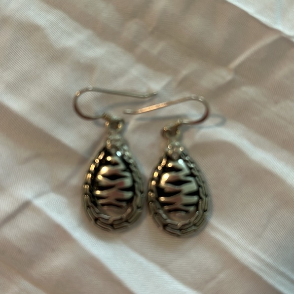 Zebra necklace and earrings - Picture 3 of 6